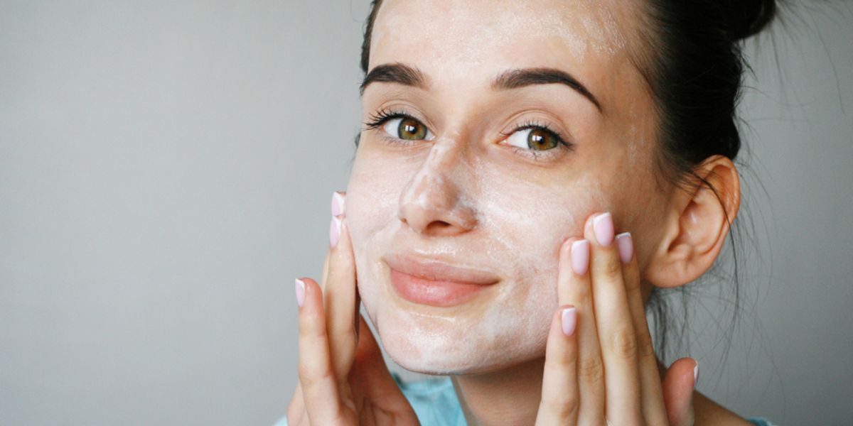 What Are the Benefits of Using Face Wash for Dry Skin?
